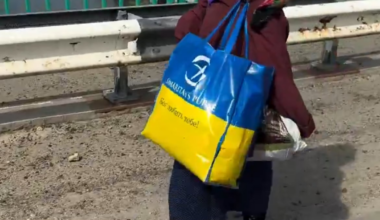 Babushka tried to evacuate on her own. Luckily volunteers picked her up on the bridge. Kherson direction. Published 10.09.2025