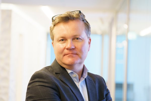 Oslo 20210427. 
Advokat Jan Magne Langseth på pressekonferanse der det ble informert om at Alarmkundeforeningen går til sak mot alarmselskapene Sector Alarm AS og Verisure AS i et gruppesøksmål på vegne av om lag 400.000 nordmenn som var selskapenes boligalarmkunder i årene 2011-2017.
Foto: Torstein Bøe / NTB