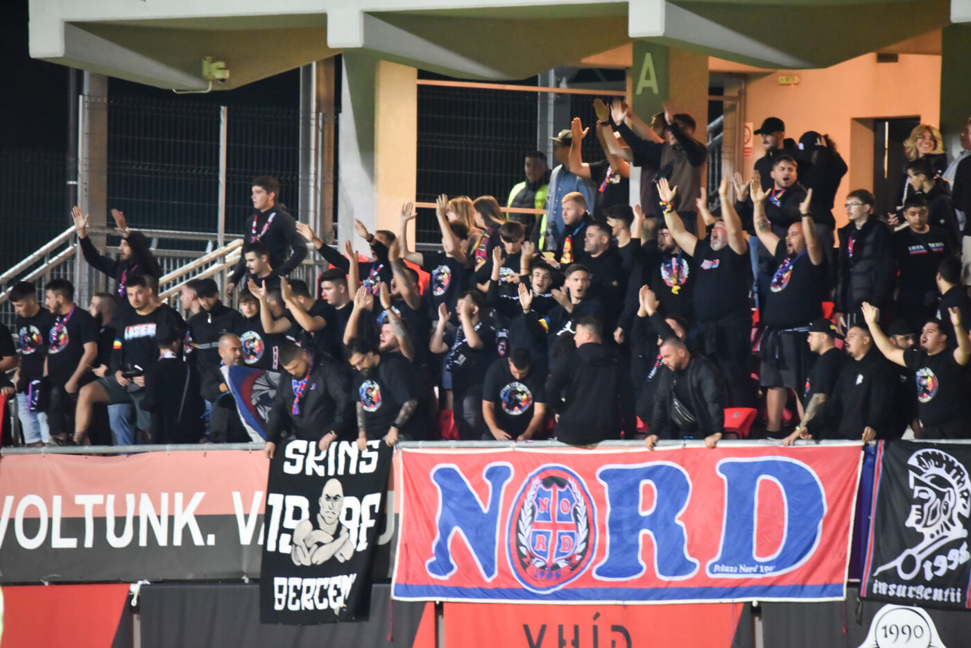 Neașteptat! Ultrașii FCSB au strigat „România, România!” la Miercurea Ciuc, iar fanii celor de la Csikszereda au făcut asta imediat!