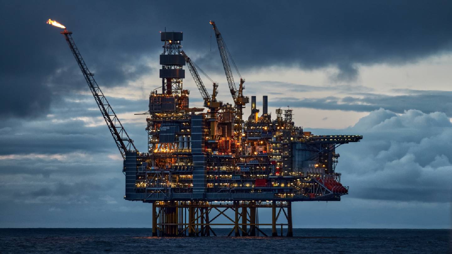 Norway's August oil and gas output surpasses forecasts