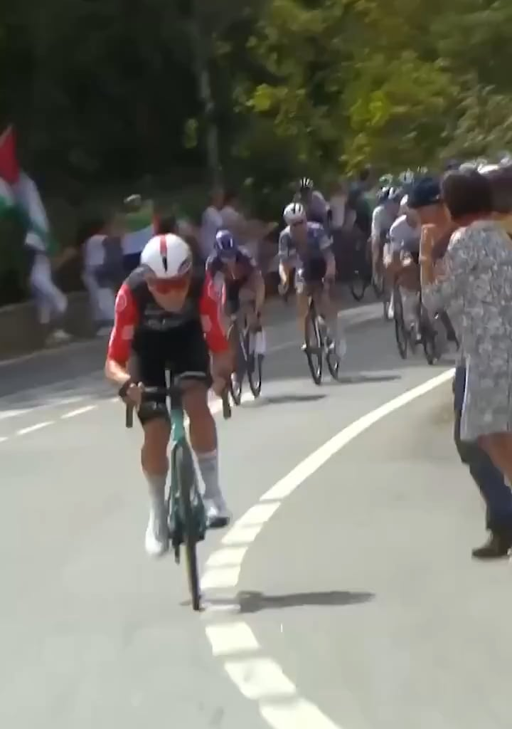 Spaniards proudly waving their Al-Andalusian flags during La Vuelta today