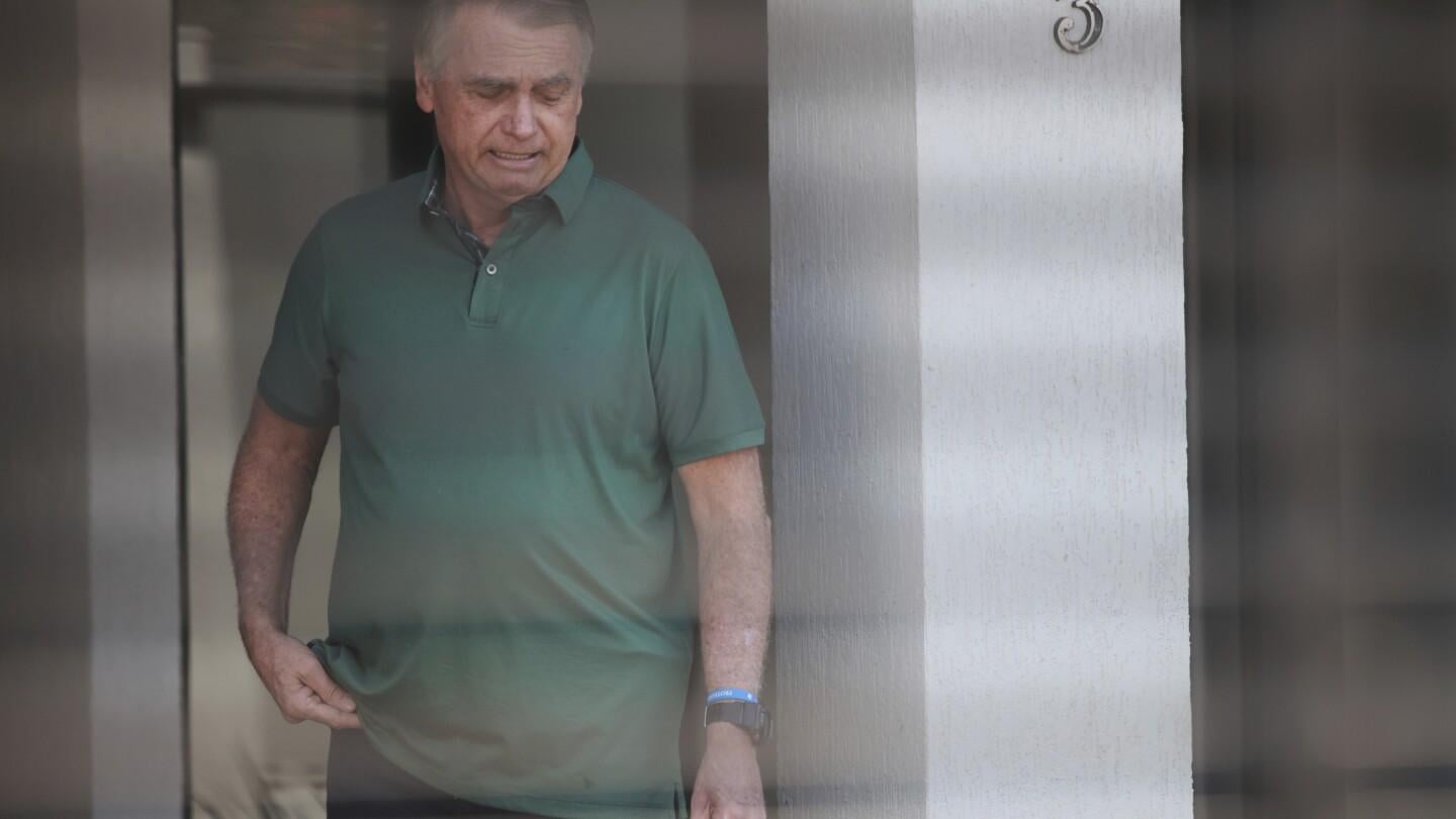Brazilian Supreme Court panel sentences Bolsonaro to more than 27 years in prison for coup attempt