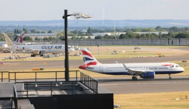 au Royaume-Uni, les premiers renvois de migrants vers la France compliqués par la justice – Libération