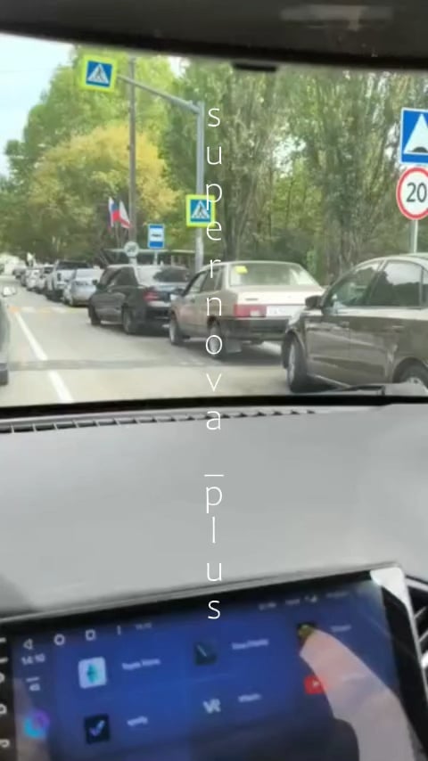 Massive and long lines in occupied Simferopol, Crimea,  just after 20 minutes of a gas station receiving fuel