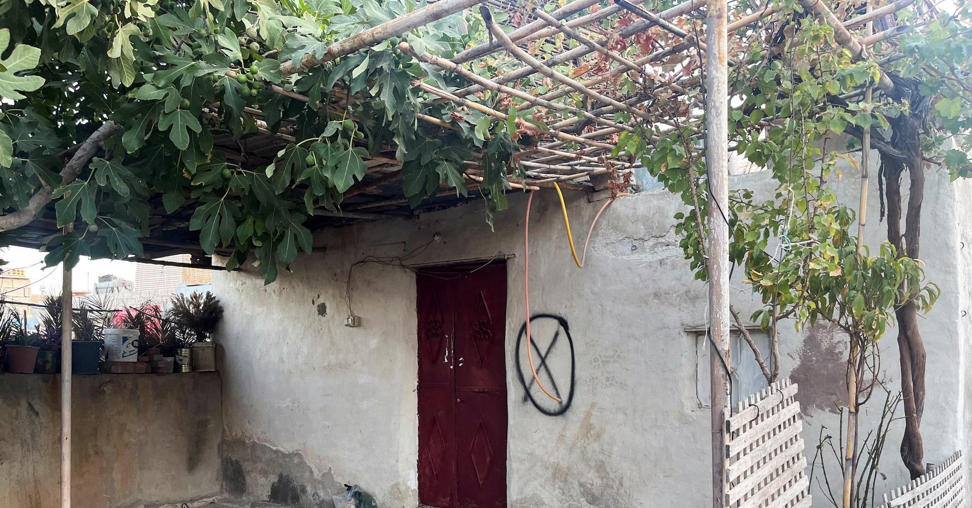 How Syrian forces emptied Alawite suburb: X means stay, O means go