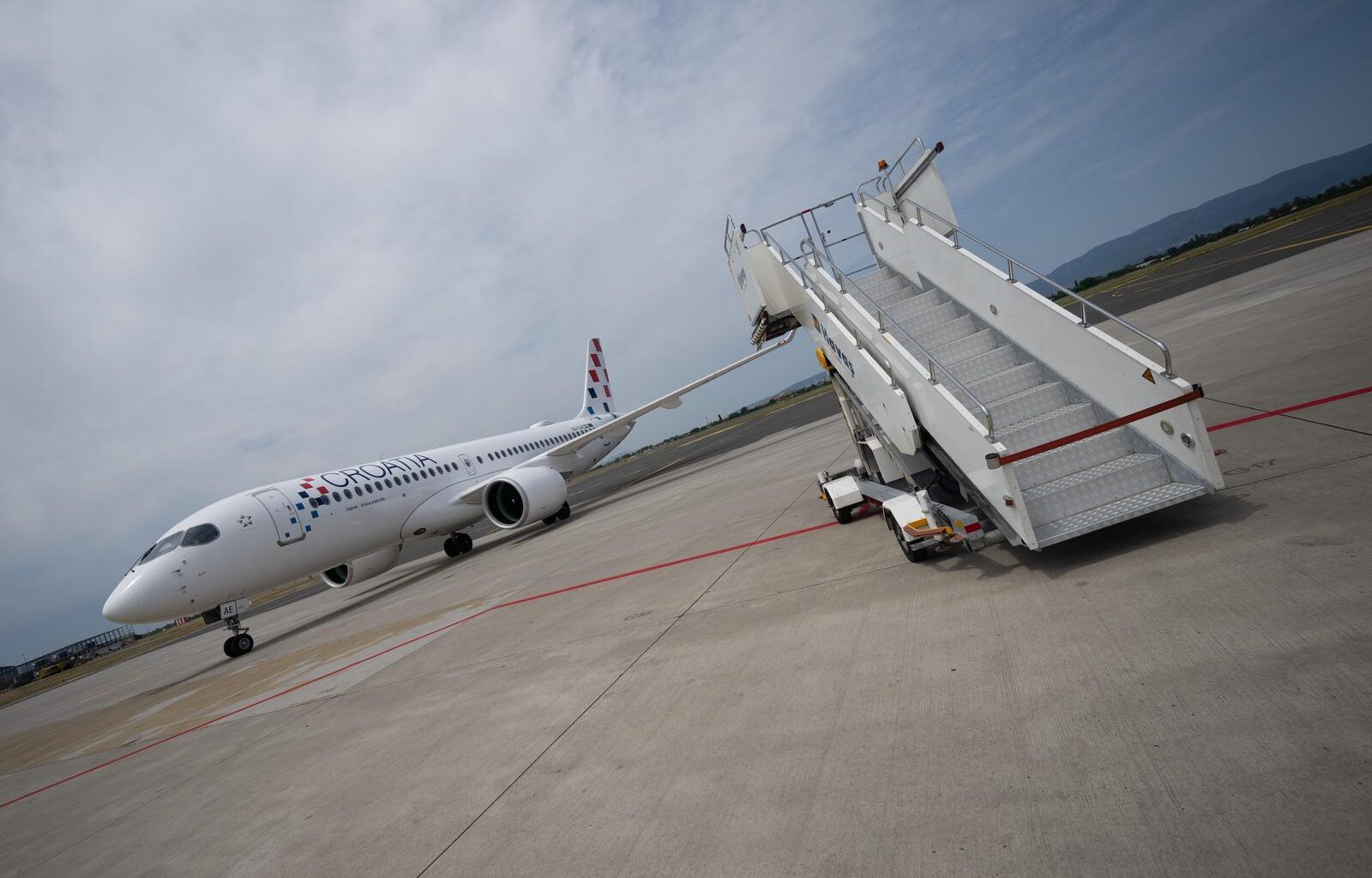 croatia airlines airbus a220-300