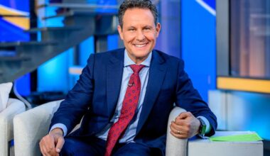 "Just kill em": Fox host's 'sick' suggestion for dealing with homeless spurs calls for his firing [« Il faut juste les tuer » : la suggestion répugnante de l'animateur de Fox concernant les SDF suscite des appels à son licenciement]
