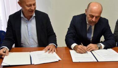 HŽ Infrastruktura CEO Ivan Kršić, Plasser & Theurer director Thomas Schöpf, and RMT Group’s Vladimir Djukic
