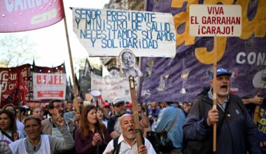 Argentina: Doctors and university staff stage protest against Milei vetoes