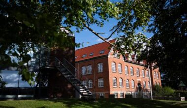 Dømt for Snapchat-krænkelser – lod ham gå i klasse med ofrene - Katolsk friskole i Odense har ifølge flere kilder forsøgt at lægge låg på en sag, hvor 9. klassepiger blev blufærdighedskrænket. Skoleledelsen afviser, at sagen ikke er blevet håndteret. Skoleleder meddeler sin afgang 11 dage efter dom