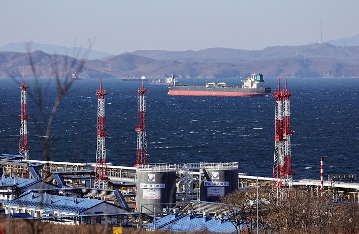 The US and the EU will discuss new Russian sanctions on Monday.