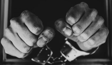 Így bukott le a Szőlő utcai igazgató: Luxus, Lexus, titokzatos állás