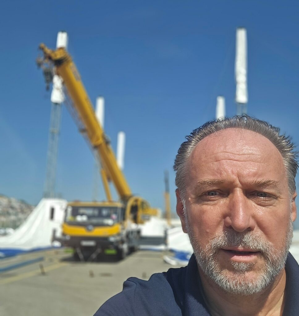 LOGO_handC_hun_white