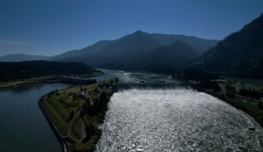 Oregon resumes legal battle after Trump administration abandons historic Columbia River agreement