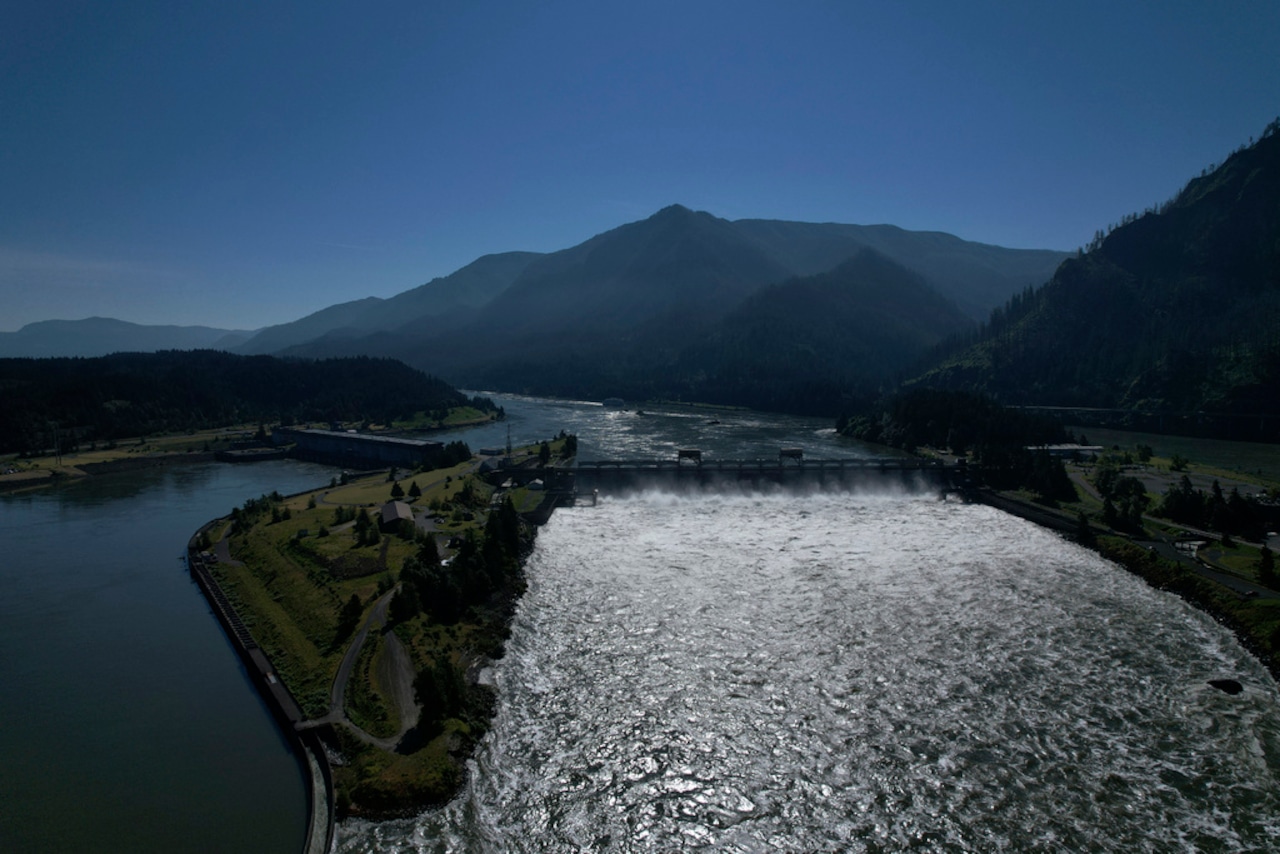 Oregon resumes legal battle after Trump administration abandons historic Columbia River agreement