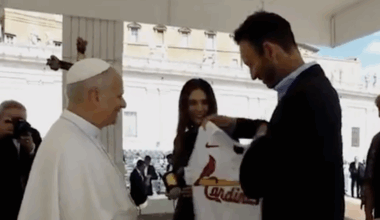 Cardinals’ DeWitt Meets Pope Leo XIV, Gifts Custom Jersey in Vatican Visit