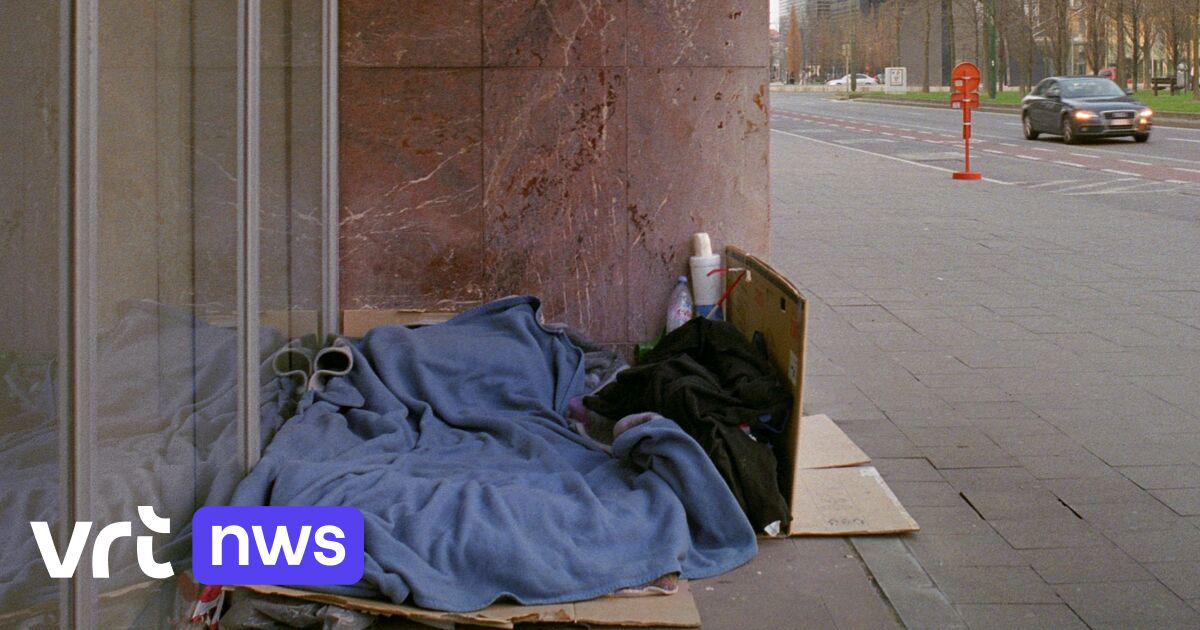 Antwerpse CAW heeft geen slaapzakken meer om uit te delen: "Steeds meer daklozen door wooncrisis" | VRT NWS: nieuws