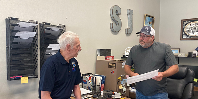 LG employer receives Patriot Award for his support of National Guard