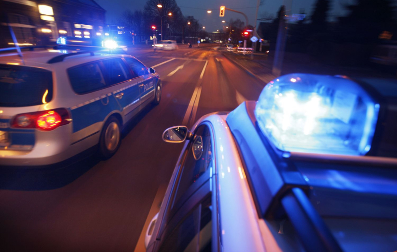 Autofahrer stirbt bei Unfall im Parkhaus - Beifahrerin schwer verletzt