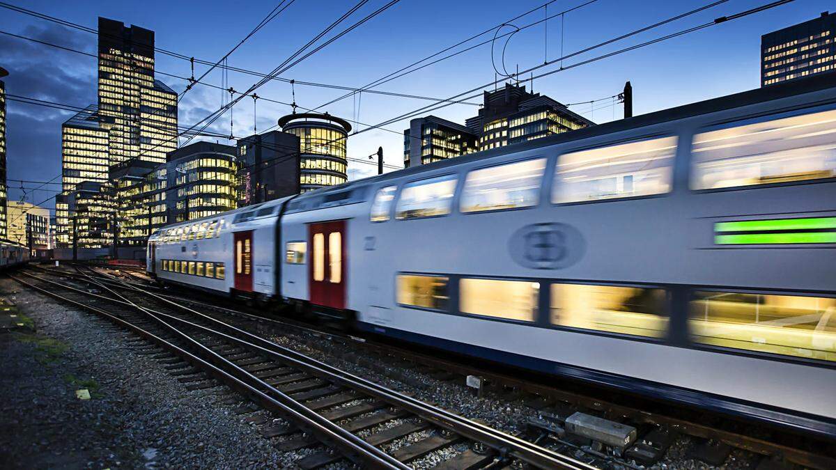 Treinverkeer in grote delen van het land verstoord door twee persoonsongevallen