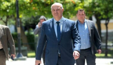 EU threatens payments halt | eKathimerini.com