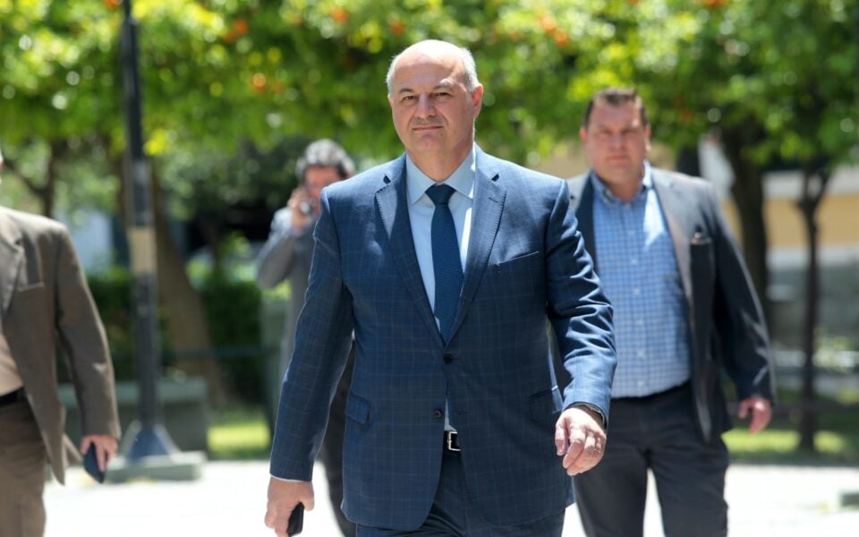 EU threatens payments halt | eKathimerini.com