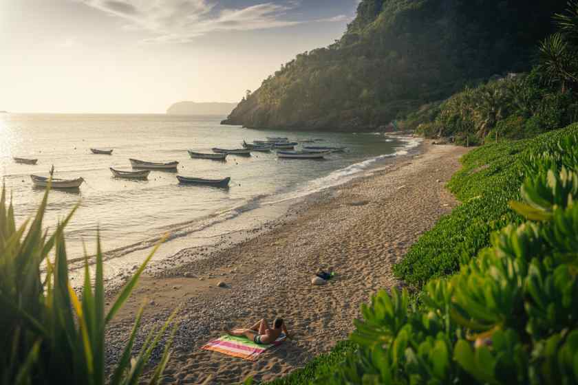 Southern Türkiye Beaches Remain Crowded as Autumn Brings Tourists