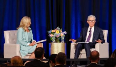 Laurie White, president of the Greater Providence Chamber of Commerce, left, and Jerome Powell, chairman of the US Federal Reserve, during a Greater Providence Chamber of Commerce 2025 Economic Outlook luncheon in Warwick, Rhode Island, US, on Tuesday, Sept. 23, 2025. Powell said the outlooks for the labor market and inflation face risks, reiterating his view that policymakers likely have a difficult road ahead as they weigh further interest-rate cuts. Photographer: Sophie Park/Bloomberg