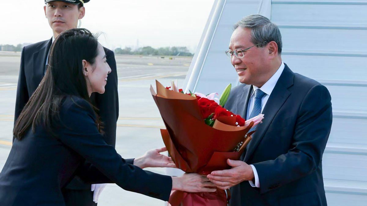 China declares itself global climate leader