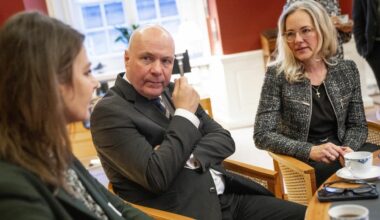 Skal Folketinget ansætte en præst? Nyt forslag møder modstand