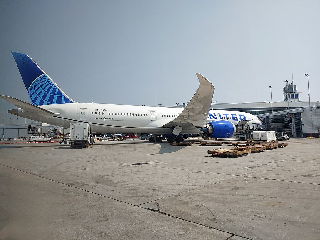 A United Airlines B787 at Chicago O'Hare.