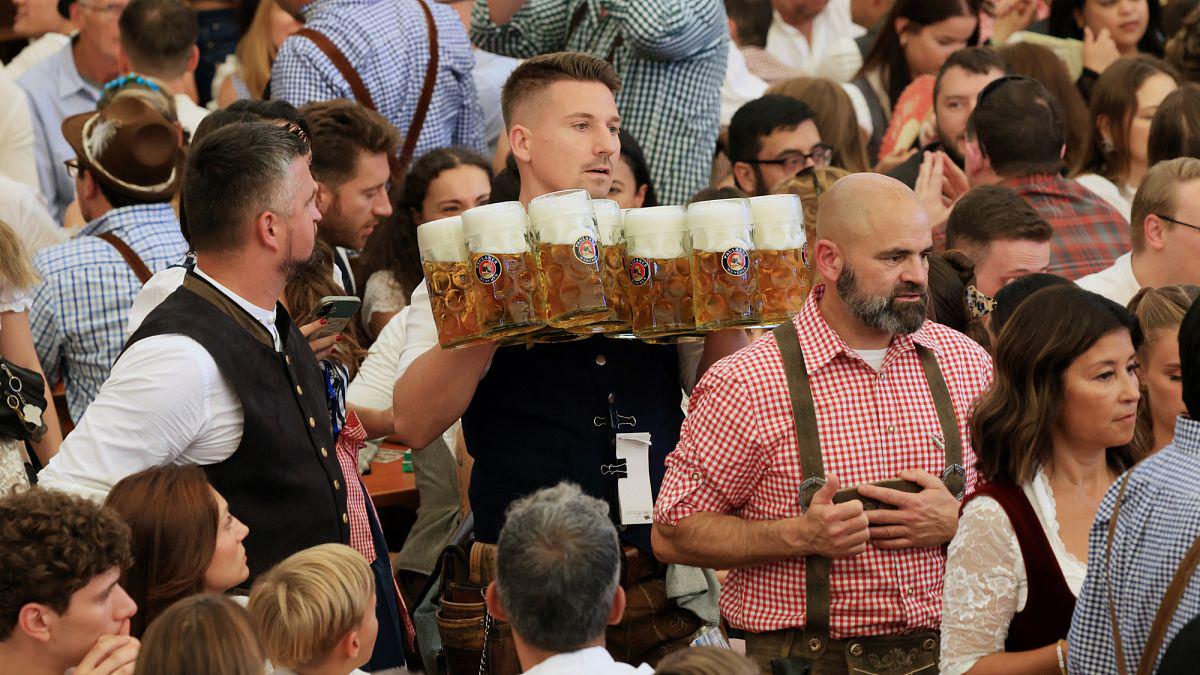 "Überraschend" heißes Oktoberfest 2025: Eine Tote Person und 280 Einsätze in München