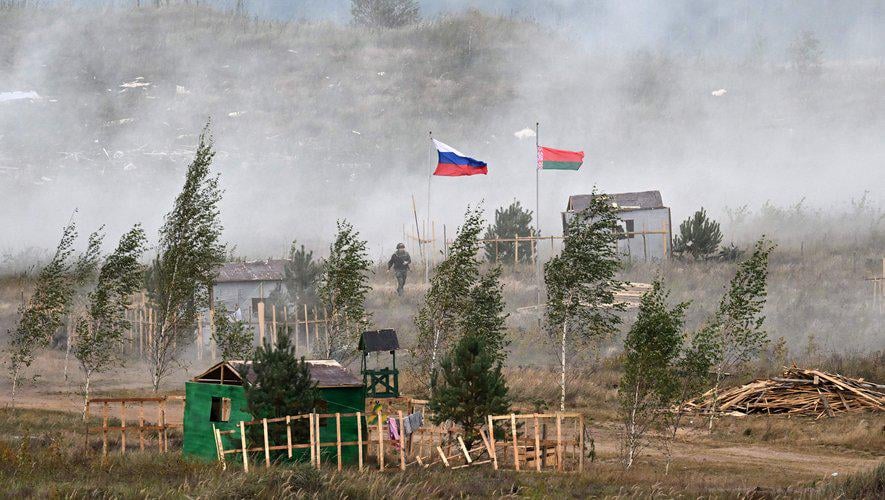 Guerre en Ukraine : pourquoi deux représentants américains ont-ils assisté à l’exercice militaire de la Russie et de la Biélorussie ?