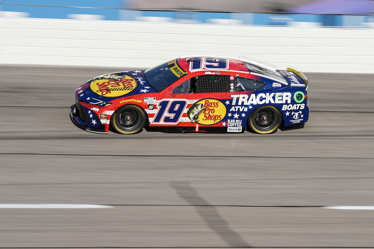 Where to watch the Enjoy Illoinois 300 NASCAR Cup Series at World Wide Technology, Gateway, Raceway today for free