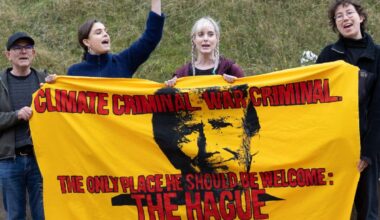 Protests at Windsor castle calling for Trump to be in the Hague