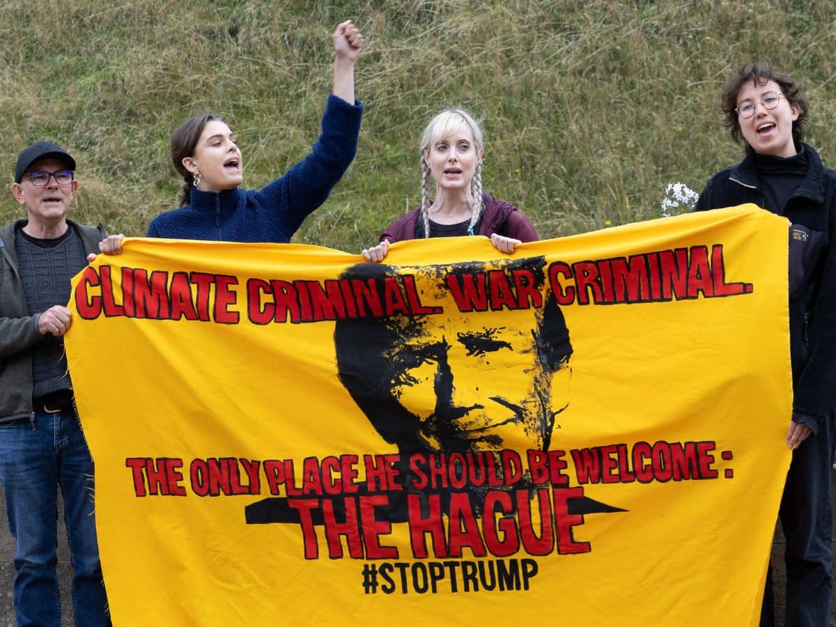 Protests at Windsor castle calling for Trump to be in the Hague