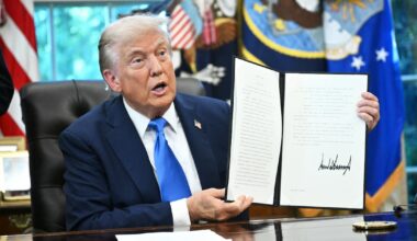 Trump’s Black-and-Blue Hand Makes Surprise White House Appearance