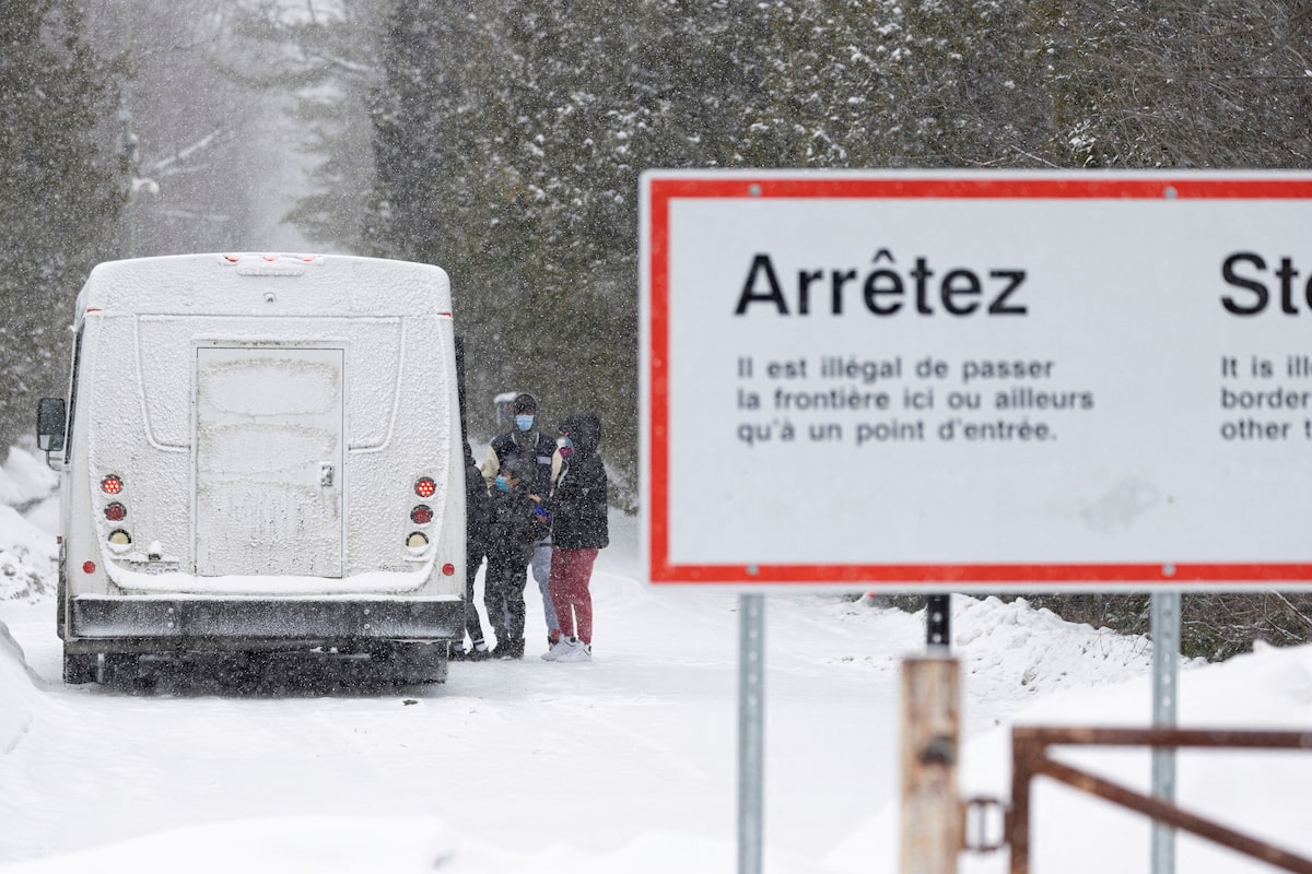 Legal action urges requirement for lawyer presence in meetings between border officials and migrants