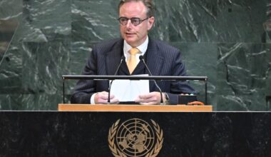 Un maillot de nationaliste sous son costume de Premier ministre : le paradoxe assumé de Bart De Wever