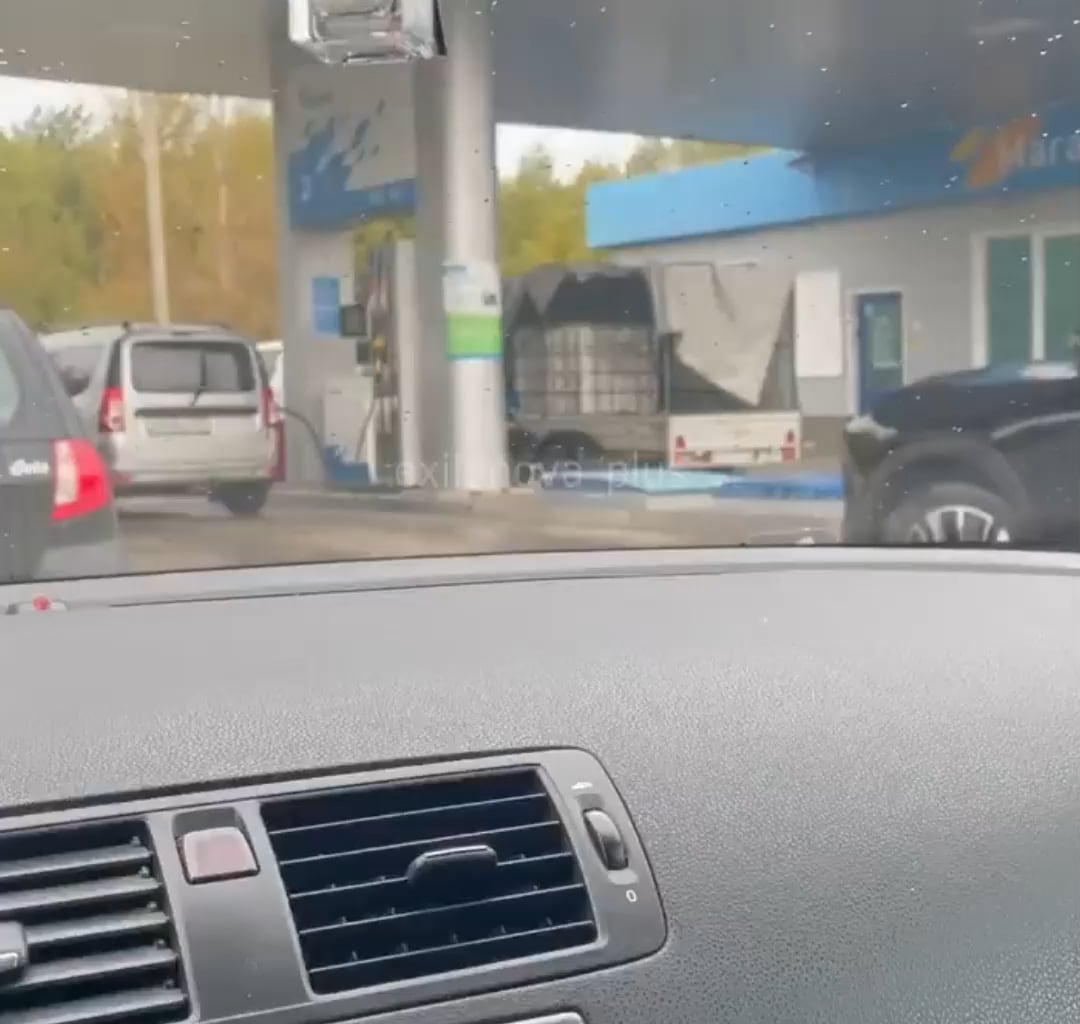 Footage of Russian gas station clients stocking up on fuel either for personal usage or for speculation on gas prices during the gas crisis in Russia. Sanctions and attacks on Russian fuel refineries are showing results, crippling Putin's war machine.