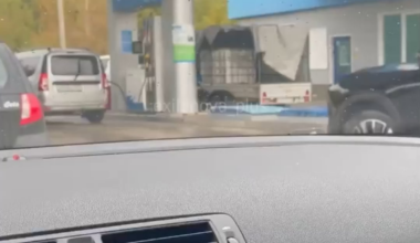 Footage of Russian gas station clients stocking up on fuel either for personal usage or for speculation on gas prices during the gas crisis in Russia. Sanctions and attacks on Russian fuel refineries are showing results, crippling Putin's war machine.
