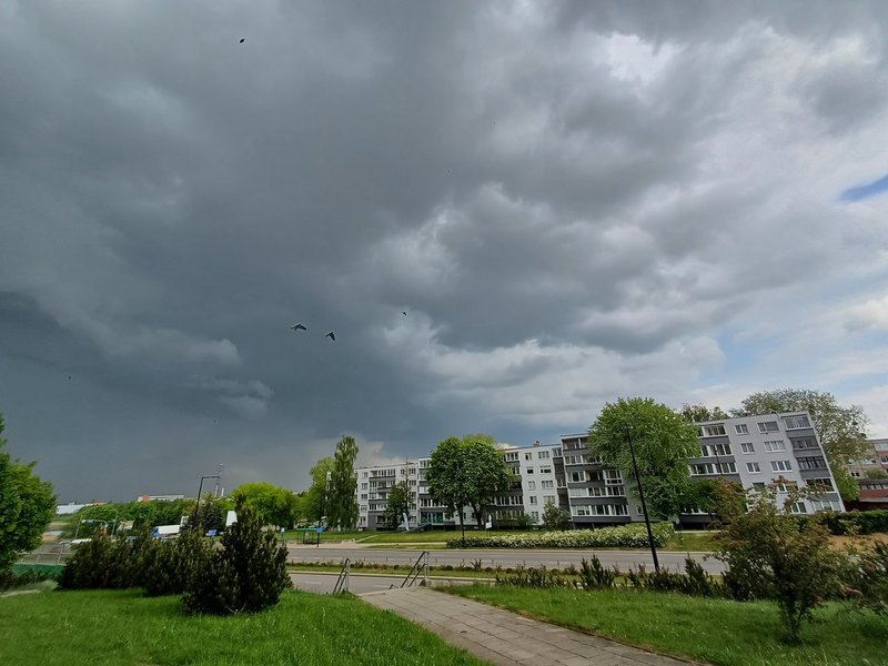 Alytų užtemdę debesys (nuotr. Vilija Dulevičienė)   8