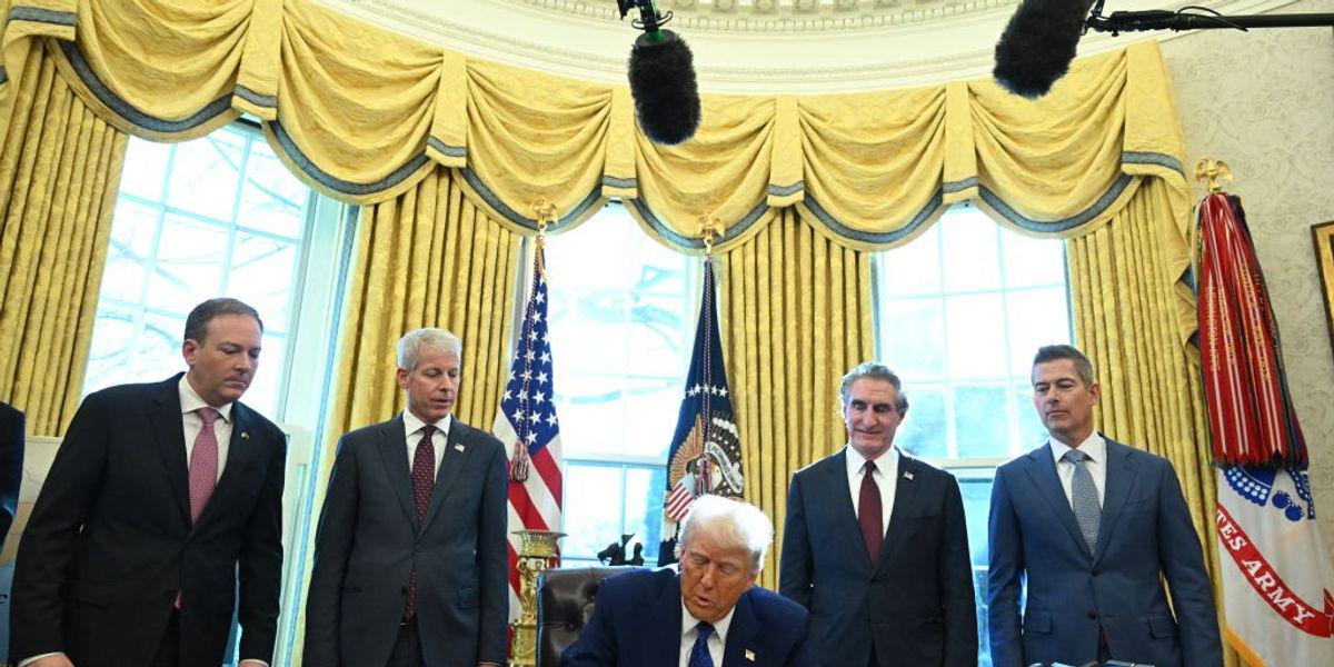 Trump Energy Dept. Under Fire for Banning 'Climate Change' and Related Terms | “It’s like they’re trying to cover up a homicide,” said the Environmental Voter Project.