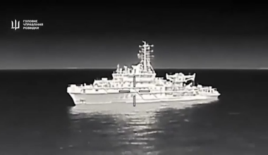 Ukrainian drone hits the top of a MPSV07-class ship of the Russian Black Sea Fleet near Novorossiysk. PRYMARY SOF unit of the GUR (published September 11, 2025)