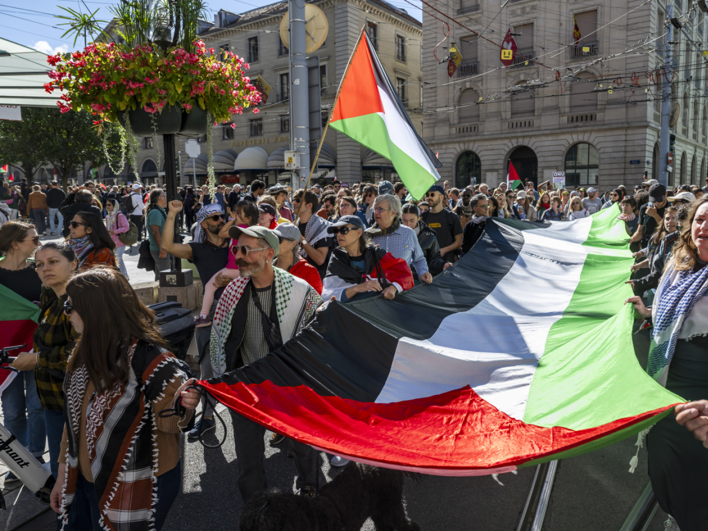Thousands of people in Geneva in solidarity with Palestine