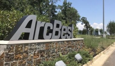 ArcBest provides insight into third-quarter shipments, revenue