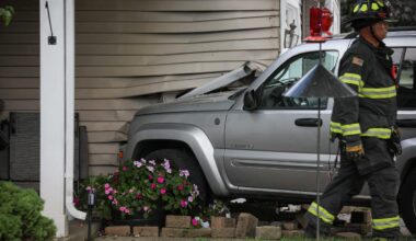 Car crashes into Woodstock duplex, causing gas leak