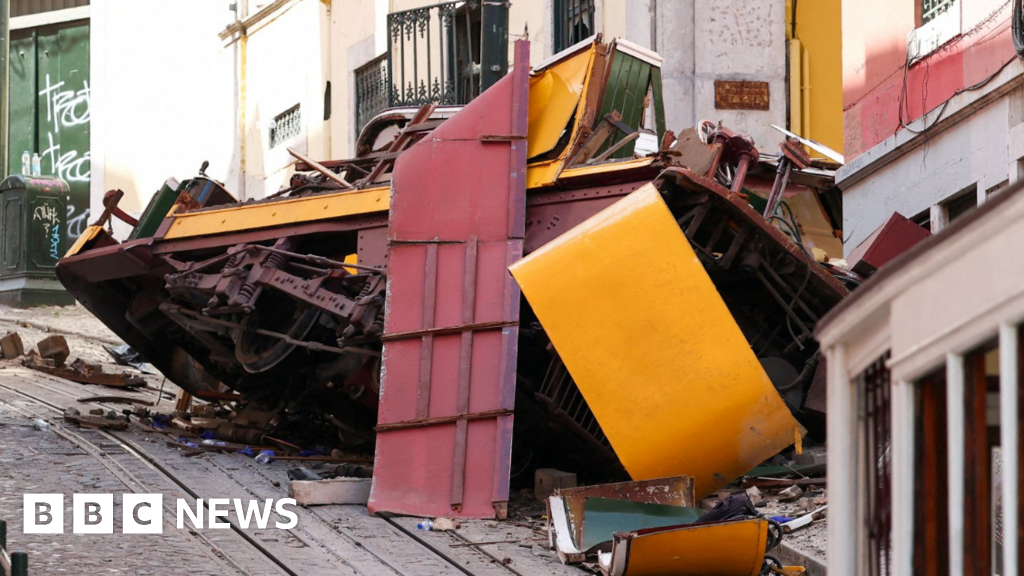 Cable snapped before crash, investigators say