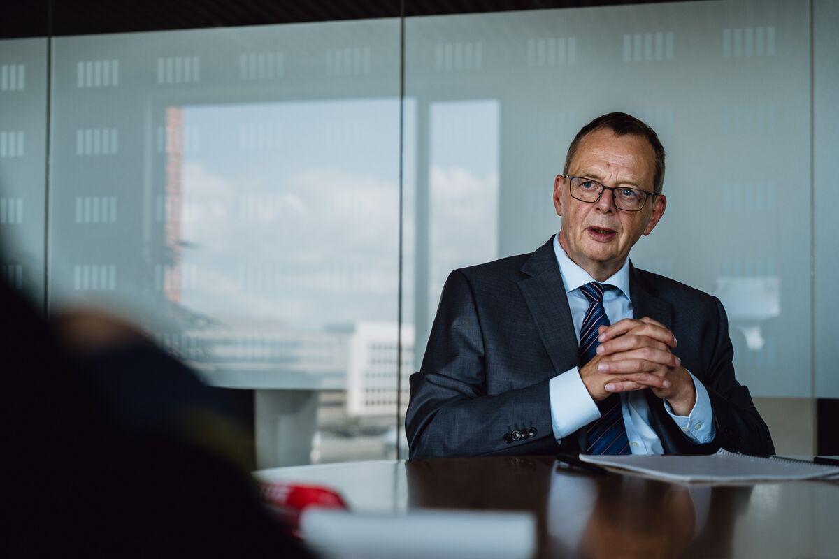 Denmark Should Consider Euro for Deeper EU Ties, Governor Says [Nationalbankdirektør Christian Kettel Thomsen]