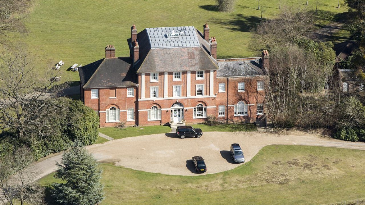 Backlash over huge 'no-go zone' around William and Kate's Windsor home